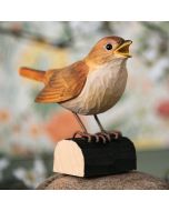 Houtgesneden vogel in de vorm van een nachtegaal is een mooie decoratie waar het hele gezin dol op zal zijn ✔️ Levensecht vorm- en kleur gegeven model ➤ Koop nu online bij Aniculis