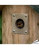 Bescherm je nestkast tegen uithakken met ons invliegplaatje ✔️ Verkleint de invliegopening op 34mm ✔️ Gemaakt van roestvrij staal ✔️ Geschikt voor mussen, roodstaart en vliegenvanger ➤ Bestel nu op Aniculis