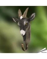 Handgesneden Kledinghaak Geit van Wildlife Garden met lange hoorns, karakteristieke geitenkop en metalen haak voor kleding en accessoires.