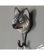 Kledinghaak - Europese wolf ✔️ Hoogwaardig hout en met de hand beschilderd ✔️ Handgemaakt, milieuvriendelijk ✔️ Maximaal draagvermogen: 10 kg ➤ Bestel op www.aniculis.nl