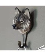 Kledinghaak - Europese wolf ✔️ Hoogwaardig hout en met de hand beschilderd ✔️ Handgemaakt, milieuvriendelijk ✔️ Maximaal draagvermogen: 10 kg ➤ Bestel op www.aniculis.nl