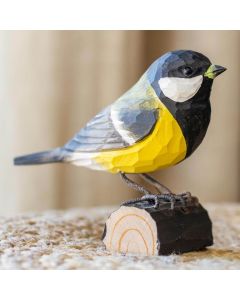 Houtgesneden vogel in de vorm van een Koolmees is een mooie decoratie waar het hele gezin dol op zal zijn ✔️ Levensecht vorm- en kleur gegeven model ➤ Koop nu online bij Hoezo-Kado