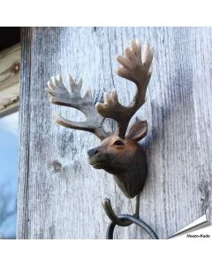 Handgesneden Kledinghaak Edelhert van Wildlife Garden uit hout, met breed gewei en bronskleurige metalen haak. Decoratief en praktisch.