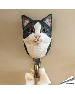 Kledinghaak van Wildlife Garden met een smokingkat ✔️ Ambachtelijk uit hout gesneden ✔️ Origineel en decoratief cadeau ➤ Bestel nu op www.aniculis.nl
