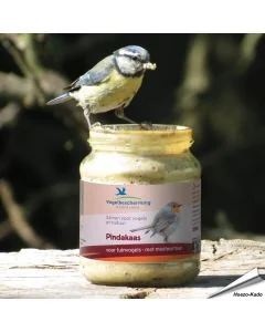 Vogelpindakaas met meelwormen van Vogelbescherming Nederland in glazen pot