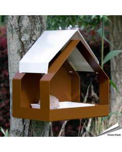Verwen tuinvogels met The Barn wand-vogelvoederhuisje ✔️ Gemaakt van duurzaam bruin metaal, stijlvol design ✔️ Perfect cadeau ➤ Bestel bij Aniculis.nl