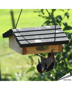 Energieblokhouder met dak ✓ Eenvoudige toegang tot voer voor behendige vogels zoals spechten, mezen, boomklevers en sijzen ✓ Stevige houtconstructie ✓ Aniculis