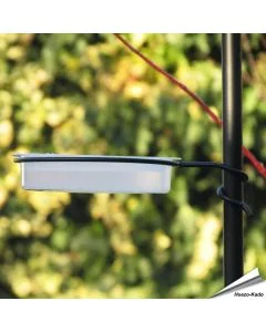 Wrap-around waterschaal voor vogelvoederstations ✔️ Compatibel met palen Ø 22mm ✔️ Gemaakt van stevig, gepoedercoat staal / polycarbonaat ✔️ Bestel direct online bij Aniculis