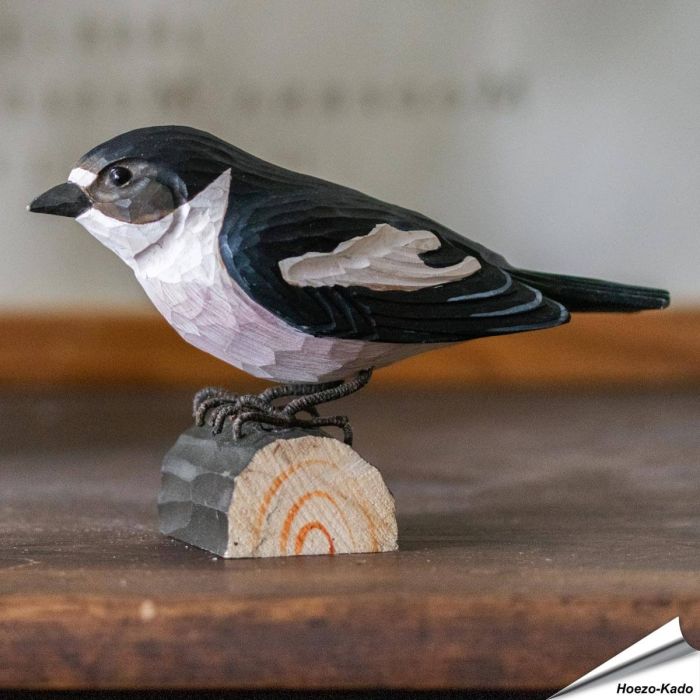 Handgemaakte DecoBird Bonte vliegenvanger kopen? Natuurgetrouwe houten vogel van Wildlife Garden. Leuke vogeldecoratie & uniek cadeau ➤ Aniculis