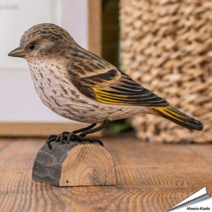Houtgesneden vogel in de vorm van een Dennensijs is een mooie decoratie waar het hele gezin dol op zal zijn ✔️ Levensecht vorm- en kleur gegeven model ➤ Koop nu online bij Aniculis