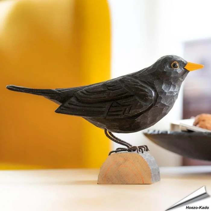 Handgemaakte DecoBird merel van hout kopen? Natuurgetrouwe vogel decoratie van Wildlife Garden. Uniek cadeau voor vogelliefhebbers - Aniculis