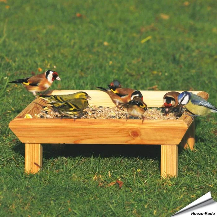 Grondvoedertafel voor wilde vogels