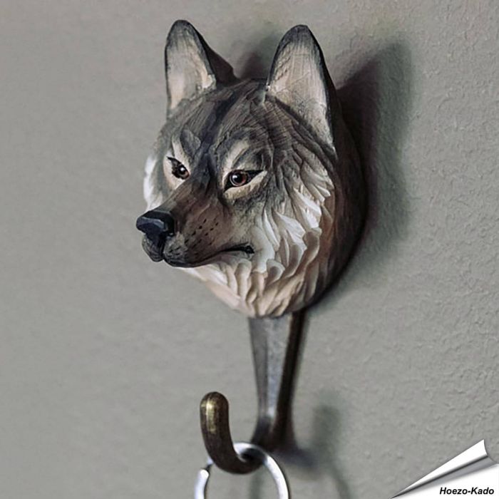 Kledinghaak - Europese wolf ✔️ Hoogwaardig hout en met de hand beschilderd ✔️ Handgemaakt, milieuvriendelijk ✔️ Maximaal draagvermogen: 10 kg ➤ Bestel op www.aniculis.nl