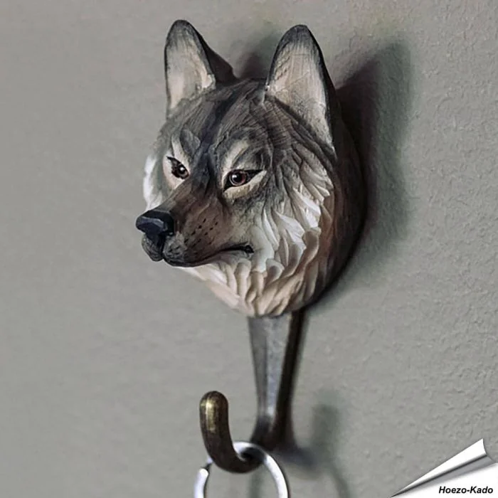 Kledinghaak - Europese wolf ✔️ Hoogwaardig hout en met de hand beschilderd ✔️ Handgemaakt, milieuvriendelijk ✔️ Maximaal draagvermogen: 10 kg ➤ Bestel op www.aniculis.nl