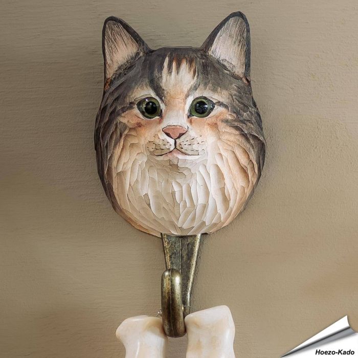 Kledinghaak van Wildlife Garden met de Noorse boskat ✔️ Ambachtelijk uit hout gesneden ✔️ Origineel en decoratief cadeau ➤ Bestel nu op www.aniculis.nl