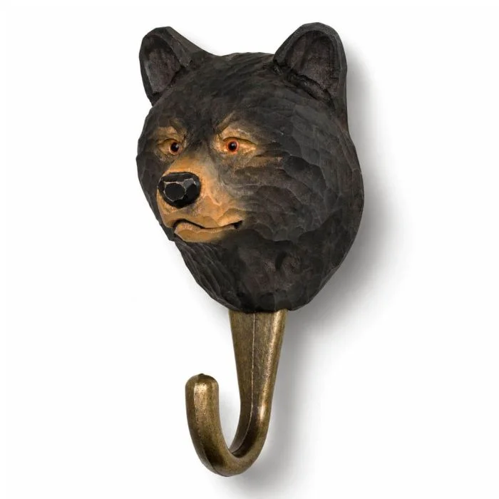 Decoratieve wandhaak met zwarte berenkop van Wildlife Garden, voorzien van opvallende bruine ogen, een lichte snuit en een bronskleurige J-haak.