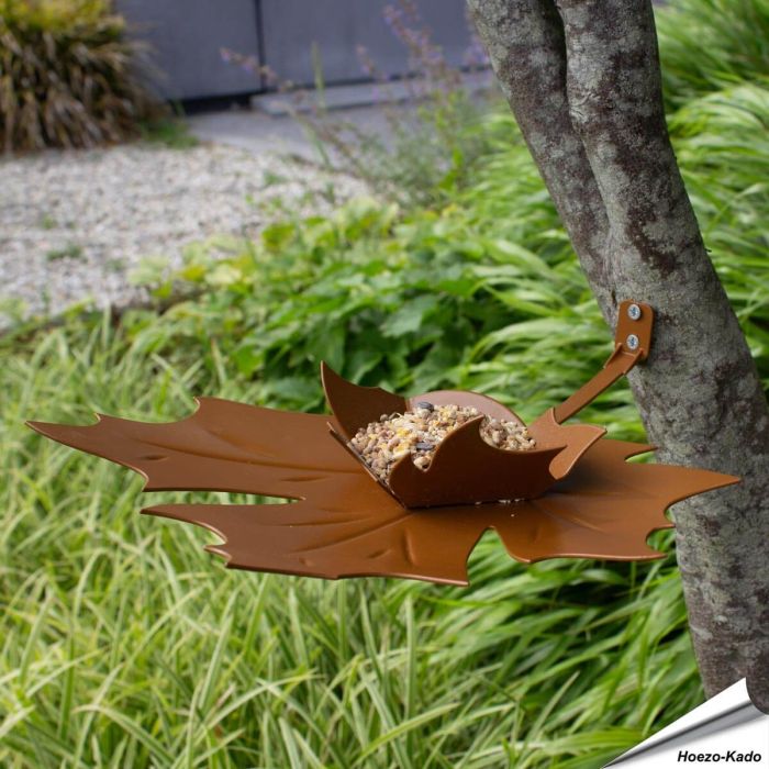 Breng sfeer in je tuin met de Leaf Me wandvoederschaal ✔️ Duurzaam metaal & stijlvol bladontwerp ✔️ Perfect cadeau ➤ Bestel op Aniculis.nl