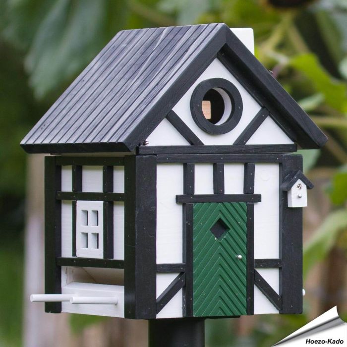 Multiholk Korsvirke van Wildlife Garden ✔️ Nestkast en voederhuis in 1 ✔️ Voor kleine tuinvogels ✔️ Geïnspireerd op Scandinavische architectuur ➤ Bestel direct in de Aniculis Shop